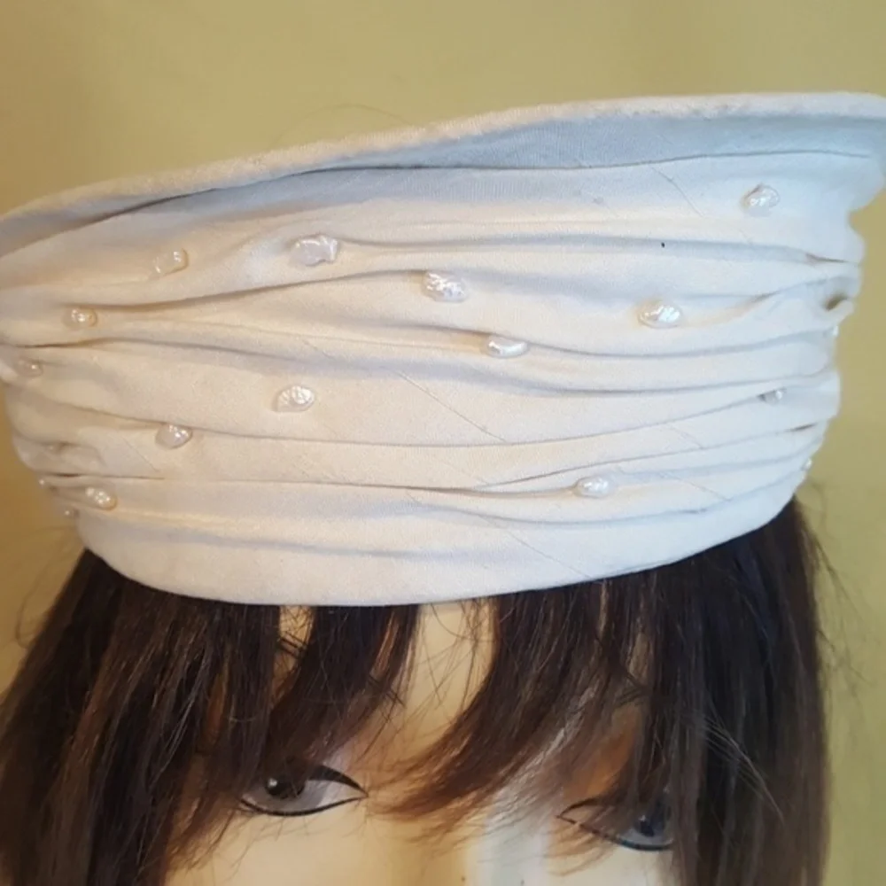 JEAN‎ BARTHET PARIS CREME WITH SEED PEARLS UNIQUE VTG HAT PIECE